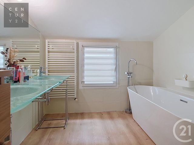 Appartement Loft à vendre - 7 pièces - 149.19 m2 - ST ANDRE LES VERGERS - 10 - CHAMPAGNE-ARDENNE - Century 21 Lairé Immobilier