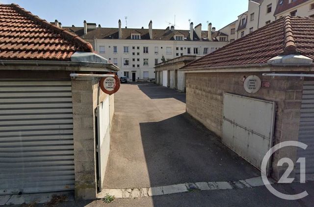 Afficher la photo en grand parking à louer - 10.0 m2 - TROYES - 10 - CHAMPAGNE-ARDENNE - Century 21 Lairé Immobilier