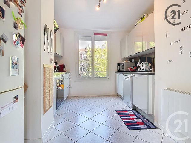 Afficher la photo en grand Appartement F4 à vendre - 4 pièces - 68.09 m2 - TROYES - 10 - CHAMPAGNE-ARDENNE - Century 21 Lairé Immobilier