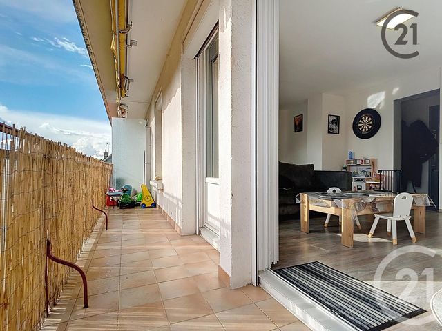 Afficher la photo en grand Appartement F4 à vendre - 4 pièces - 68.09 m2 - TROYES - 10 - CHAMPAGNE-ARDENNE - Century 21 Lairé Immobilier