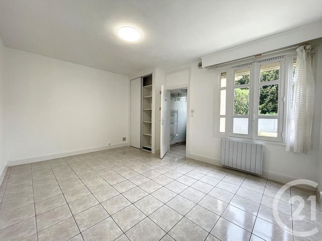 Studio à louer - 1 pièce - 18.0 m2 - TROYES - 10 - CHAMPAGNE-ARDENNE - Century 21 Lairé Immobilier