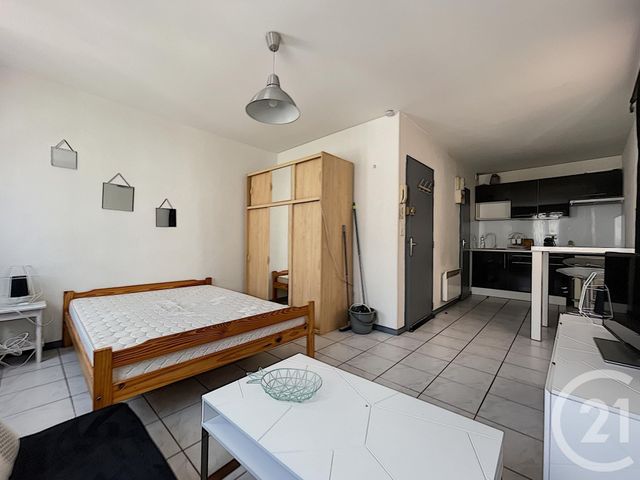Studio à louer - 1 pièce - 23.0 m2 - TROYES - 10 - CHAMPAGNE-ARDENNE - Century 21 Lairé Immobilier