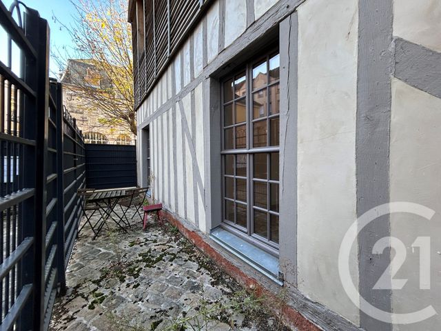 Appartement T2 à louer - 2 pièces - 34.0 m2 - TROYES - 10 - CHAMPAGNE-ARDENNE - Century 21 Lairé Immobilier