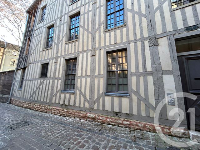 Appartement T2 à louer - 2 pièces - 34.0 m2 - TROYES - 10 - CHAMPAGNE-ARDENNE - Century 21 Lairé Immobilier