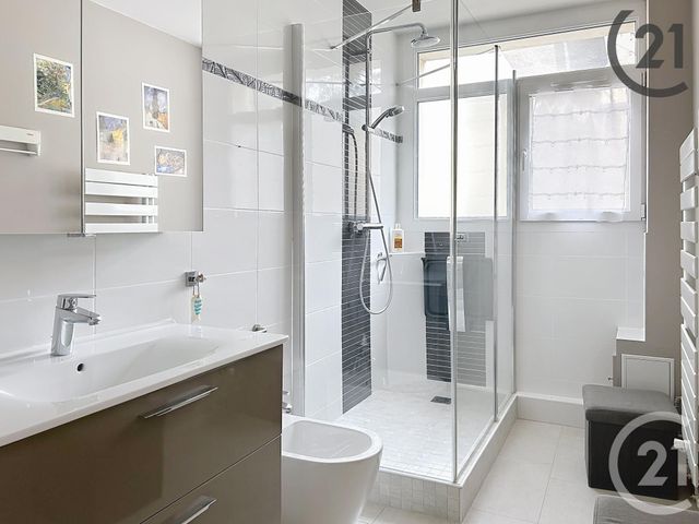 Appartement à vendre - 5 pièces - 92.21 m2 - TROYES - 10 - CHAMPAGNE-ARDENNE - Century 21 Lairé Immobilier