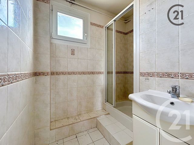 Appartement F4 à vendre - 4 pièces - 58.73 m2 - LA CHAPELLE ST LUC - 10 - CHAMPAGNE-ARDENNE - Century 21 Lairé Immobilier