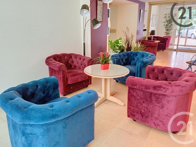 Appartement Studio à vendre - 1 pièce - 37.0 m2 - TROYES - 10 - CHAMPAGNE-ARDENNE - Century 21 Lairé Immobilier