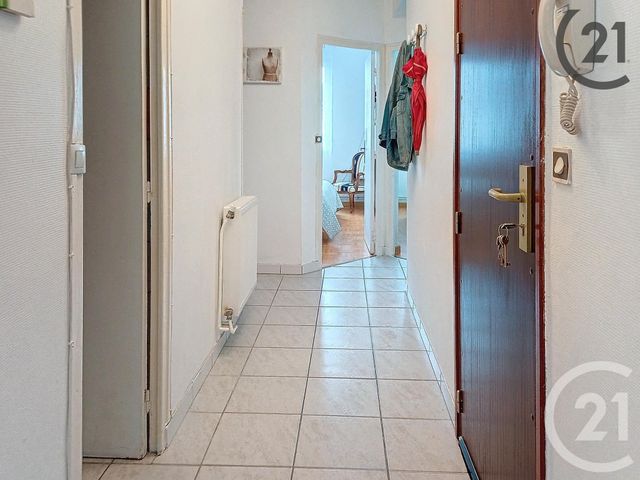 Afficher la photo en grand Appartement F4 à vendre - 4 pièces - 74.0 m2 - STE SAVINE - 10 - CHAMPAGNE-ARDENNE - Century 21 Lairé Immobilier