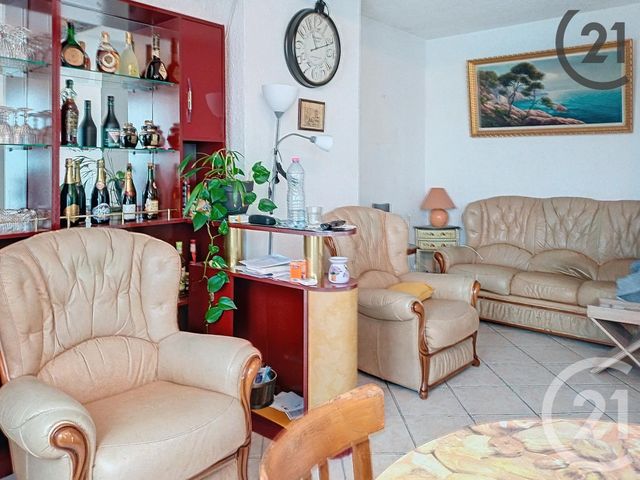 Afficher la photo en grand Appartement F4 à vendre - 4 pièces - 74.0 m2 - STE SAVINE - 10 - CHAMPAGNE-ARDENNE - Century 21 Lairé Immobilier