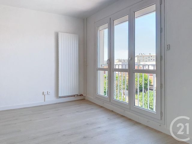 Appartement F1 à louer ST JULIEN LES VILLAS