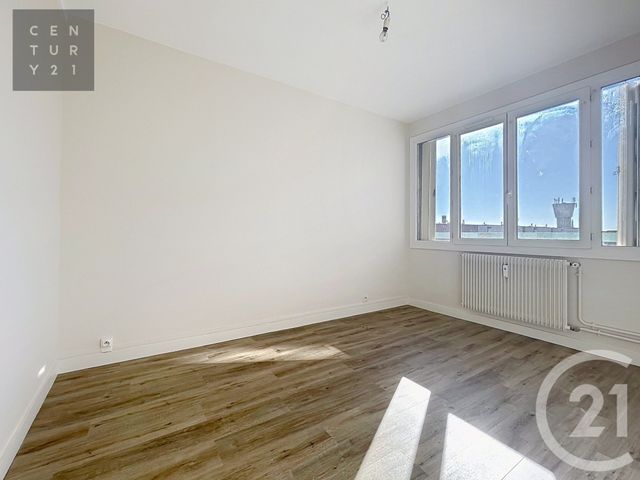 Appartement à louer - 4 pièces - 76.57 m2 - TROYES - 10 - CHAMPAGNE-ARDENNE - Century 21 Lairé Immobilier