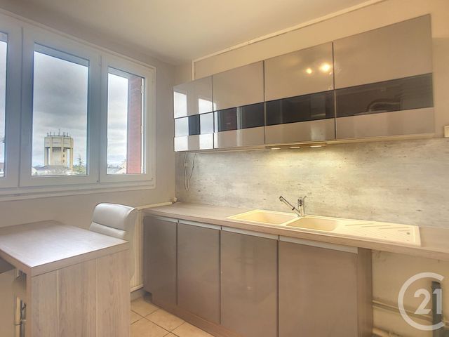 Appartement F4 à louer - 4 pièces - 66.0 m2 - LA CHAPELLE ST LUC - 10 - CHAMPAGNE-ARDENNE - Century 21 Lairé Immobilier