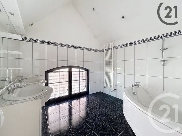 Appartement F4 à vendre - 4 pièces - 118.0 m2 - STE SAVINE - 10 - CHAMPAGNE-ARDENNE - Century 21 Lairé Immobilier