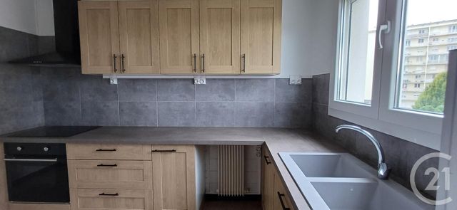 Afficher la photo en grand Appartement Chambre à vendre - 4 pièces - 73.29 m2 - ST ANDRE LES VERGERS - 10 - CHAMPAGNE-ARDENNE - Century 21 Lairé Immobilier