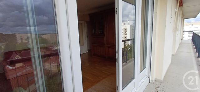 Afficher la photo en grand Appartement Chambre à vendre - 4 pièces - 73.29 m2 - ST ANDRE LES VERGERS - 10 - CHAMPAGNE-ARDENNE - Century 21 Lairé Immobilier