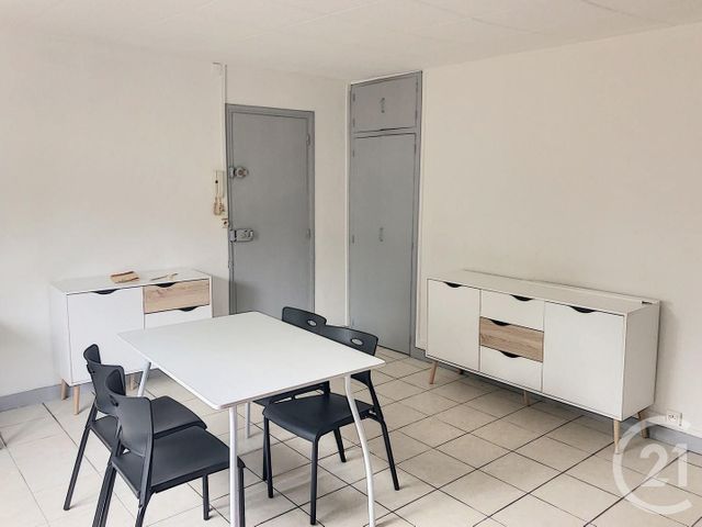 Appartement F1 à louer - 1 pièce - 18.0 m2 - TROYES - 10 - CHAMPAGNE-ARDENNE - Century 21 Lairé Immobilier