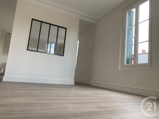 Afficher la photo en grand Appartement F2 à louer - 2 pièces - 56.0 m2 - TROYES - 10 - CHAMPAGNE-ARDENNE - Century 21 Lairé Immobilier