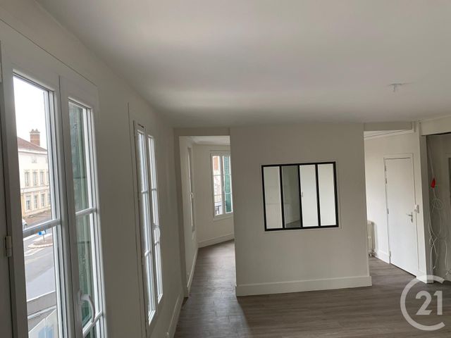 Afficher la photo en grand Appartement F2 à louer - 2 pièces - 56.0 m2 - TROYES - 10 - CHAMPAGNE-ARDENNE - Century 21 Lairé Immobilier