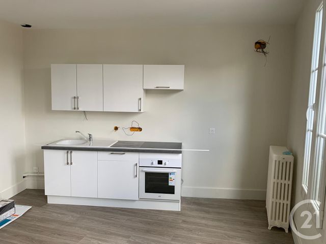 Afficher la photo en grand Appartement F2 à louer - 2 pièces - 56.0 m2 - TROYES - 10 - CHAMPAGNE-ARDENNE - Century 21 Lairé Immobilier