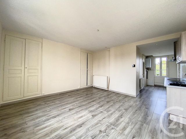 Afficher la photo en grand Appartement à louer - 2 pièces - 48.0 m2 - STE SAVINE - 10 - CHAMPAGNE-ARDENNE - Century 21 Lairé Immobilier