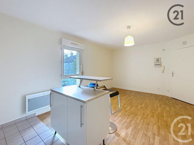 Appartement F1 à louer - 1 pièce - 28.78 m2 - TROYES - 10 - CHAMPAGNE-ARDENNE - Century 21 Lairé Immobilier