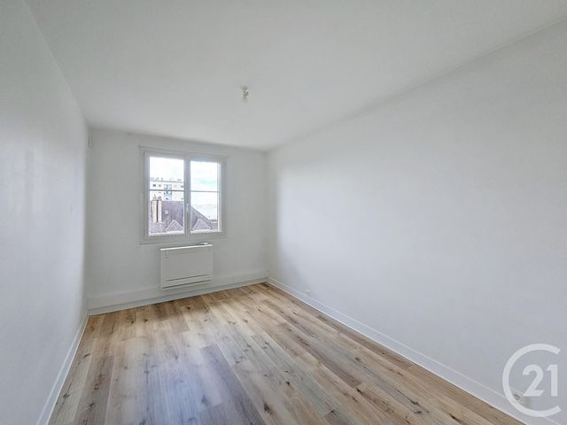 Afficher la photo en grand Appartement F4 à louer - 4 pièces - 65.37 m2 - TROYES - 10 - CHAMPAGNE-ARDENNE - Century 21 Lairé Immobilier