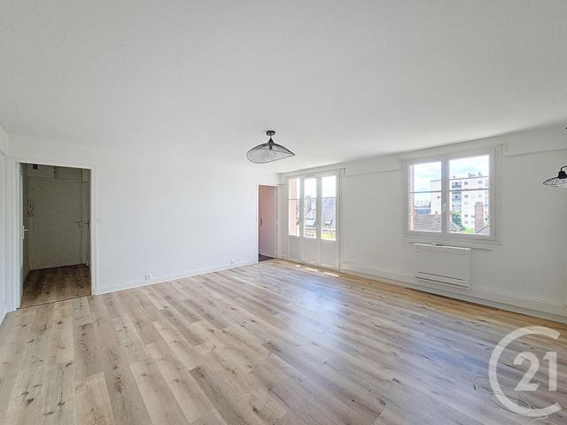 Afficher la photo en grand Appartement F4 à louer - 4 pièces - 65.37 m2 - TROYES - 10 - CHAMPAGNE-ARDENNE - Century 21 Lairé Immobilier