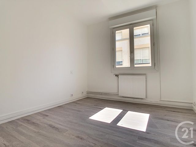 Appartement F3 à louer - 3 pièces - 70.0 m2 - TROYES - 10 - CHAMPAGNE-ARDENNE - Century 21 Lairé Immobilier