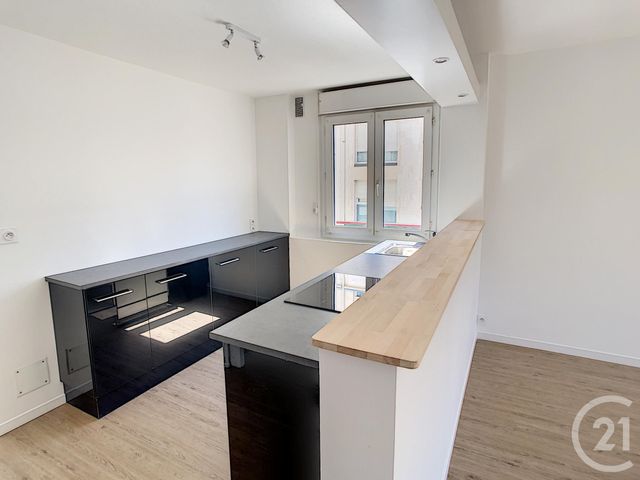 Appartement F3 à louer - 3 pièces - 70.0 m2 - TROYES - 10 - CHAMPAGNE-ARDENNE - Century 21 Lairé Immobilier
