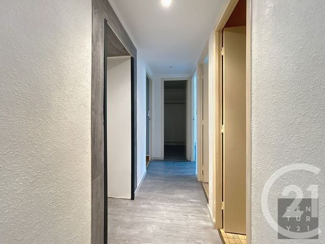 Appartement T4 à vendre - 4 pièces - 75.9 m2 - ST ANDRE LES VERGERS - 10 - CHAMPAGNE-ARDENNE - Century 21 Lairé Immobilier