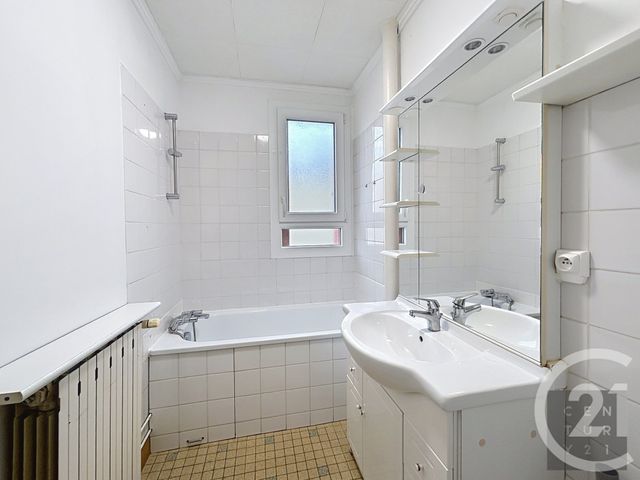 Appartement T4 à vendre - 4 pièces - 75.9 m2 - ST ANDRE LES VERGERS - 10 - CHAMPAGNE-ARDENNE - Century 21 Lairé Immobilier