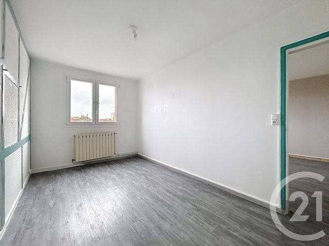 Appartement T4 à vendre - 4 pièces - 75.9 m2 - ST ANDRE LES VERGERS - 10 - CHAMPAGNE-ARDENNE - Century 21 Lairé Immobilier