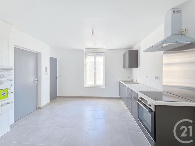Appartement à louer - 2 pièces - 31.7 m2 - STE SAVINE - 10 - CHAMPAGNE-ARDENNE - Century 21 Lairé Immobilier