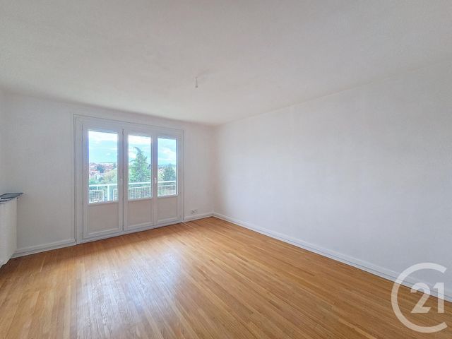 Appartement F3 à louer - 3 pièces - 61.7 m2 - ST ANDRE LES VERGERS - 10 - CHAMPAGNE-ARDENNE - Century 21 Lairé Immobilier