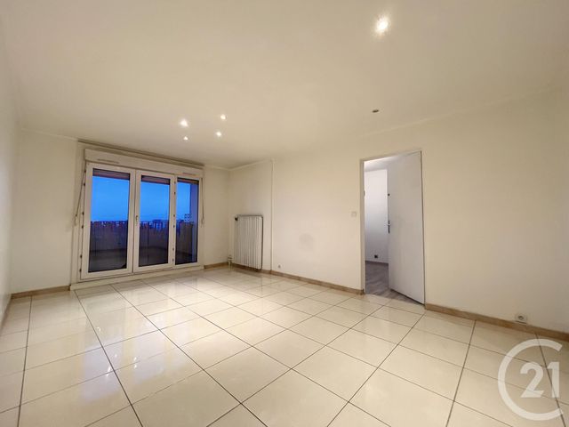 Appartement F3 à louer - 3 pièces - 65.0 m2 - LA CHAPELLE ST LUC - 10 - CHAMPAGNE-ARDENNE - Century 21 Lairé Immobilier