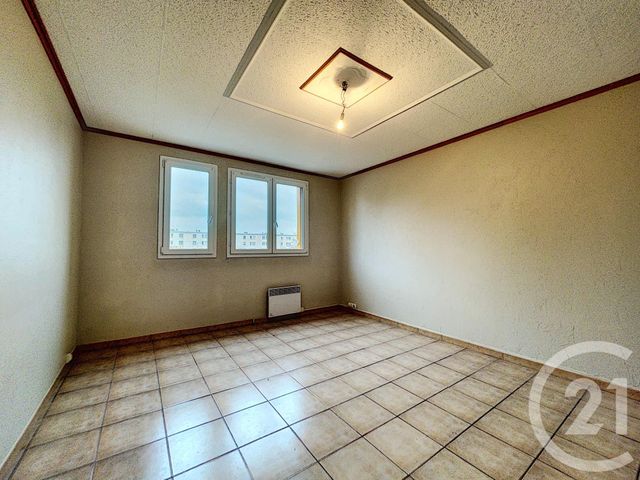 Appartement F3 à louer - 3 pièces - 63.9 m2 - ST ANDRE LES VERGERS - 10 - CHAMPAGNE-ARDENNE - Century 21 Lairé Immobilier