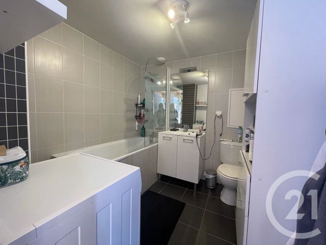 Appartement T2 à louer - 2 pièces - 50.0 m2 - TROYES - 10 - CHAMPAGNE-ARDENNE - Century 21 Lairé Immobilier