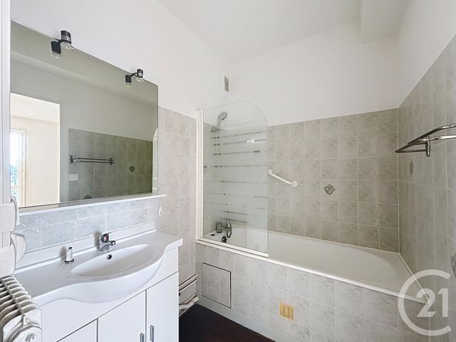 Appartement F3 à louer - 3 pièces - 77.0 m2 - TROYES - 10 - CHAMPAGNE-ARDENNE - Century 21 Lairé Immobilier