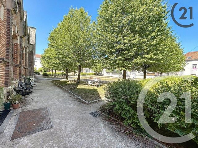 Appartement à louer - 4 pièces - 118.79 m2 - STE SAVINE - 10 - CHAMPAGNE-ARDENNE - Century 21 Lairé Immobilier