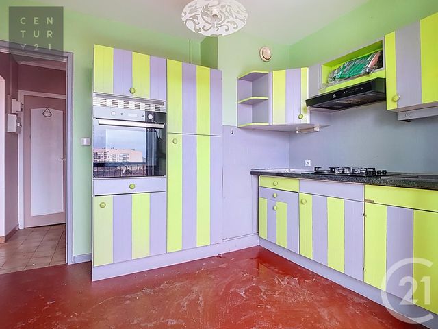 Appartement à vendre - 5 pièces - 97.0 m2 - ST ANDRE LES VERGERS - 10 - CHAMPAGNE-ARDENNE - Century 21 Lairé Immobilier