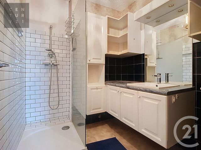 Appartement à vendre - 5 pièces - 97.0 m2 - ST ANDRE LES VERGERS - 10 - CHAMPAGNE-ARDENNE - Century 21 Lairé Immobilier