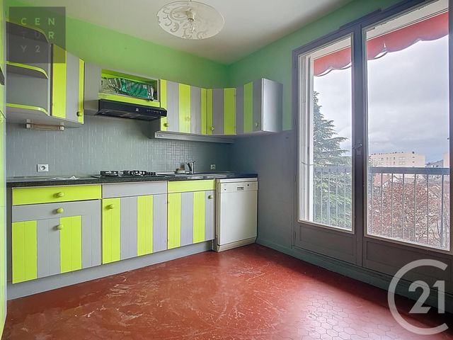 Appartement à vendre - 5 pièces - 97.0 m2 - ST ANDRE LES VERGERS - 10 - CHAMPAGNE-ARDENNE - Century 21 Lairé Immobilier