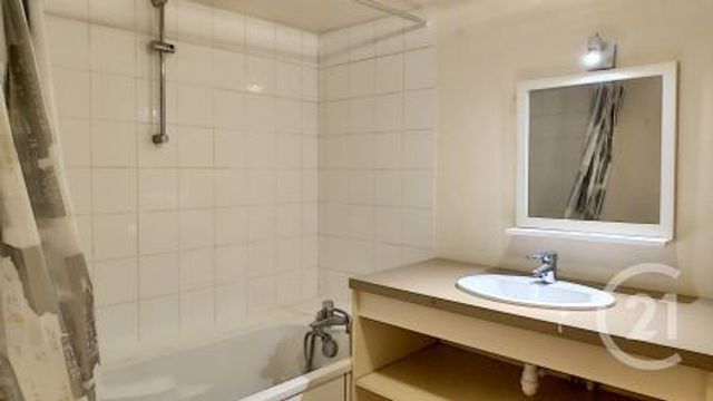 Appartement à louer - 2 pièces - 54.0 m2 - TROYES - 10 - CHAMPAGNE-ARDENNE - Century 21 Lairé Immobilier