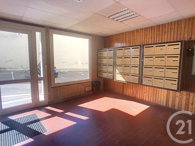 Appartement F1 à louer - 1 pièce - 27.0 m2 - ST JULIEN LES VILLAS - 10 - CHAMPAGNE-ARDENNE - Century 21 Lairé Immobilier