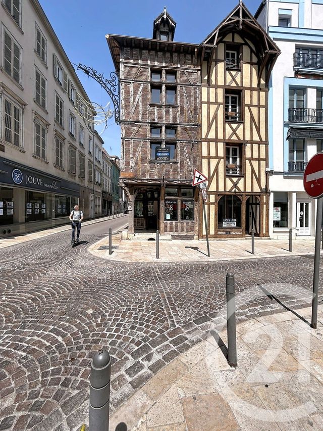 Appartement F6 à louer - 6 pièces - 130.0 m2 - TROYES - 10 - CHAMPAGNE-ARDENNE - Century 21 Lairé Immobilier