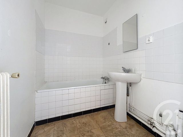 Appartement F3 à louer - 3 pièces - 65.0 m2 - TROYES - 10 - CHAMPAGNE-ARDENNE - Century 21 Lairé Immobilier