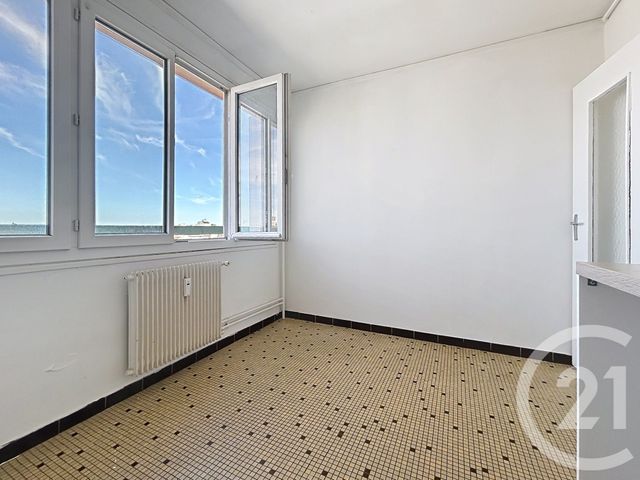 Appartement F3 à louer - 3 pièces - 65.0 m2 - TROYES - 10 - CHAMPAGNE-ARDENNE - Century 21 Lairé Immobilier