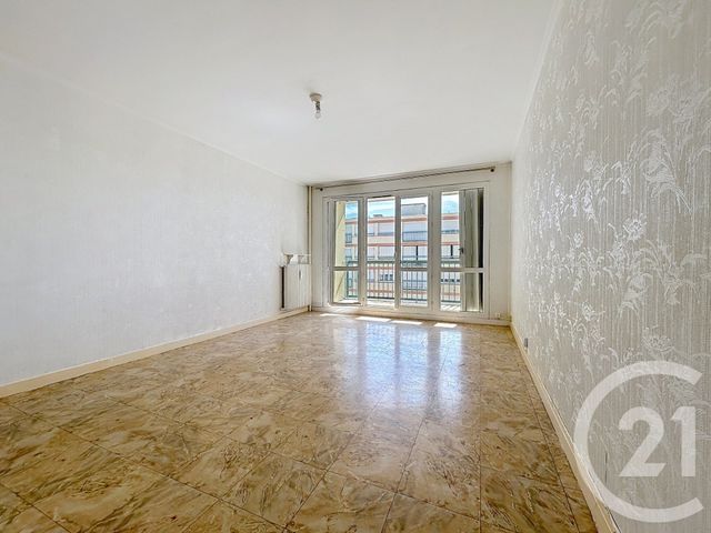 Appartement F3 à louer - 3 pièces - 65.0 m2 - TROYES - 10 - CHAMPAGNE-ARDENNE - Century 21 Lairé Immobilier
