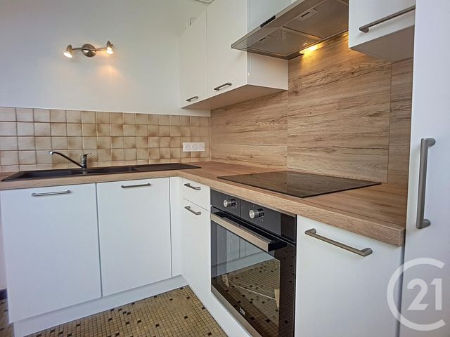 Appartement F3 à louer - 3 pièces - 65.0 m2 - TROYES - 10 - CHAMPAGNE-ARDENNE - Century 21 Lairé Immobilier