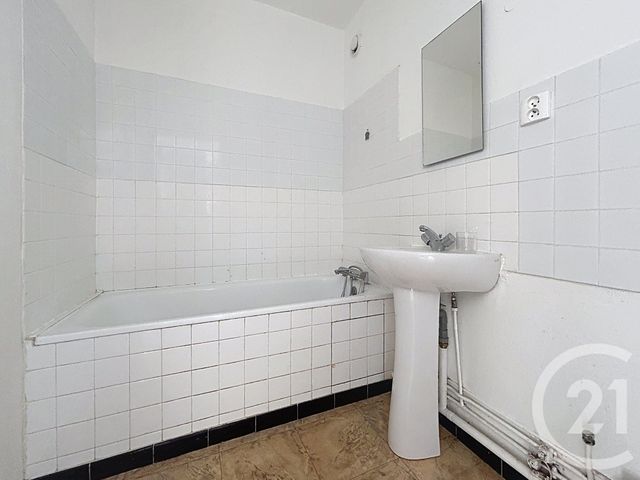 Appartement F3 à louer - 3 pièces - 65.0 m2 - TROYES - 10 - CHAMPAGNE-ARDENNE - Century 21 Lairé Immobilier